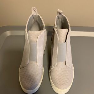 Super cute Ccocci gray booties.